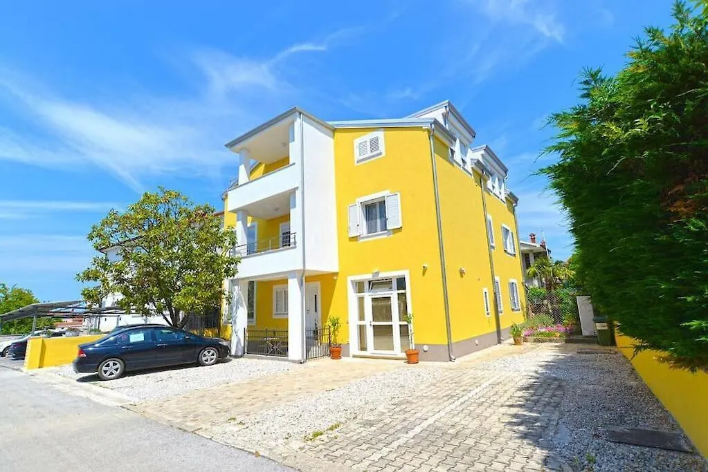 Ground Floor - Friendly Apartment In The Garden + Free Parking Porec