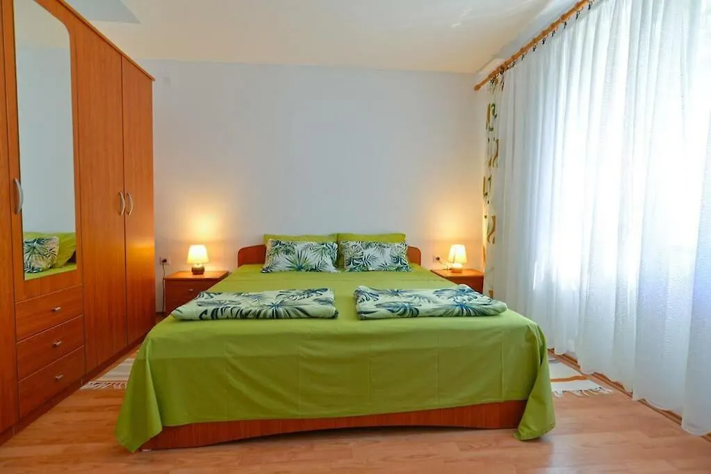 Ground Floor - Friendly Apartment In The Garden + Free Parking Porec