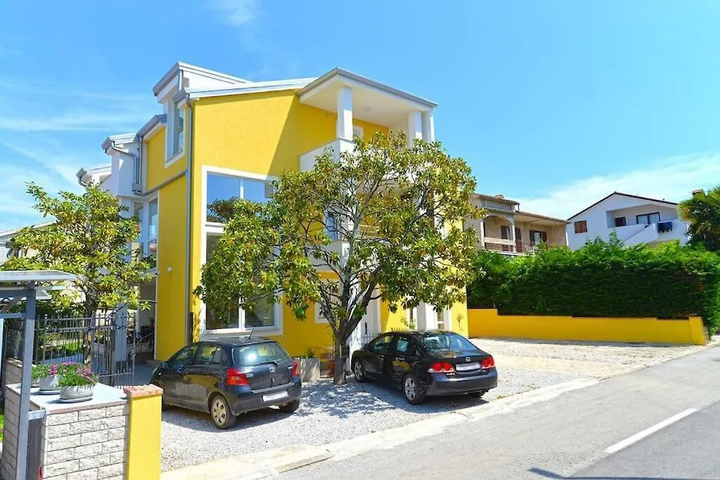 Ground Floor - Friendly Apartment In The Garden + Free Parking Porec