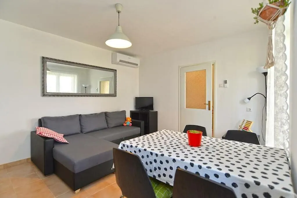 Ground Floor - Friendly Apartment In The Garden + Free Parking Porec