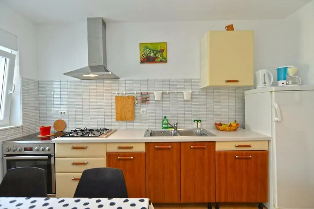 Ground Floor - Friendly Apartment In The Garden + Free Parking Porec
